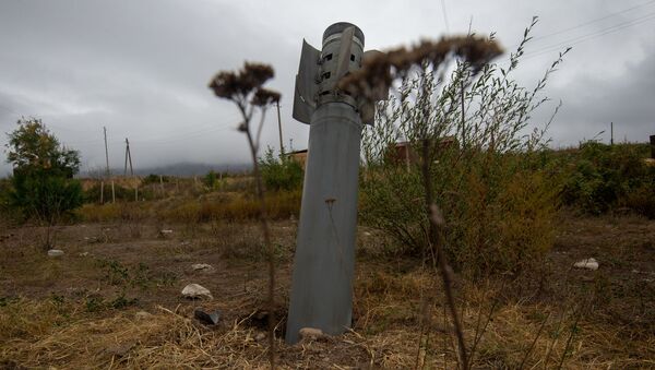 Невзорвавшийся снаряд Смерч-а в общине Иванян (1 октября 2020). Карабах - Sputnik Արմենիա