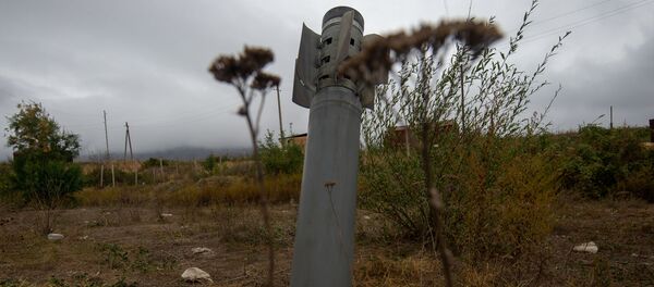 Невзорвавшийся снаряд Смерч-а в общине Иванян (1 октября 2020). Карабах Невзорвавшийся снаряд Смерч-а в общине Иванян (1 октября 2020). Карабах - Sputnik Արմենիա