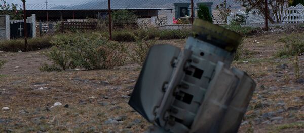 Невзорвавшийся снаряд Смерч-а в общине Иванян (1 октября 2020). Карабах - Sputnik Армения