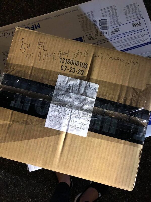 Мы вам - сникерсы, вы нам - сбитые танки: что девушки отправляют армянским военным - Sputnik Армения