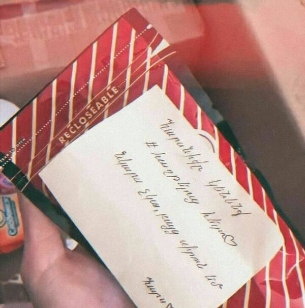 Мы вам - сникерсы, вы нам - сбитые танки: что девушки отправляют армянским военным - Sputnik Армения