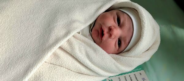 Маленький Артур, родившийся в больнице Сурб Григор Лусаворич (1 октября 2020). Еревaн - Sputnik Армения