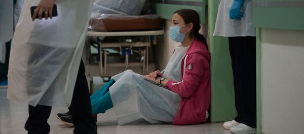 В Степанакерте завершилась операция раненного в Нагорном Карабахе журналиста французской газеты Le Monde (1 октября 2020). Карабах - Sputnik Армения