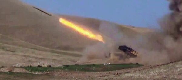 Кадр из видео минобороны Азербайджана по артобстрелу Карабаха Кадр из видео минобороны Азербайджана по артобстрелу Карабаха - Sputnik Արմենիա