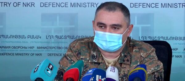 Заместитель командующего Армией Обороны Артур Саркисян во время брифинга Единого информационного центра (2 октября 2020). Степанакерт Заместитель командующего Армией Обороны Артур Саркисян во время брифинга Единого информационного центра (2 октября 2020). Степанакерт - Sputnik Արմենիա