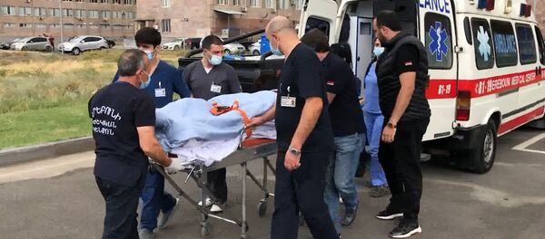 Ադրբեջանի հրետակոծությունից վիրավորված ֆրանսիացի լրագրողներին ճանապարհեցին հայրենիք - Sputnik Արմենիա