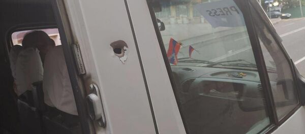 ВС Азербайджана нанесли удар по микроавтобусу с международными журналистами (2 октября 2020). Карабах - Sputnik Արմենիա