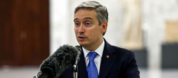 Министр иностранных дел Канады Франсуа-Филипп Шампань выступает перед журналистами после встречи с президентом Ливана (27 августа 2020). Бейрут - Sputnik Армения