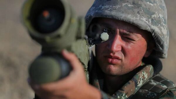 Армянский военнослужаший на передовой в Карабахе  - Sputnik Армения