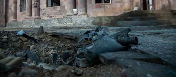 Последствия обстрелов в Мартуни (2 октября 2020). Карабах Последствия обстрелов в Мартуни (2 октября 2020). Карабах - Sputnik Армения