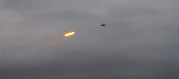 ВС Армении подбивают азербайджанский беспилотный летательный аппарат. Кадр из видео ВС Армении подбивают азербайджанский беспилотный летательный аппарат. Кадр из видео - Sputnik Արմենիա