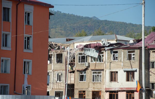 Утро в Степанакерте после ночных обстрелов (3 октября 2020). Карабах - Sputnik Армения