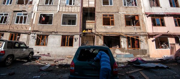 Утро в Степанакерте после ночных обстрелов (3 октября 2020). Карабах Утро в Степанакерте после ночных обстрелов (3 октября 2020). Карабах - Sputnik Արմենիա