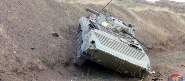 Армия обороны Карабаха опубликовала фотографии изъятого вооружения азербайджанской армии - Sputnik Армения