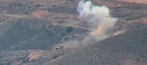 Ադրբեջանցի զինվորներ տեղափոխող մեքենաների խոցումը Ադրբեջանցի զինվորներ տեղափոխող մեքենաների խոցումը - Sputnik Արմենիա