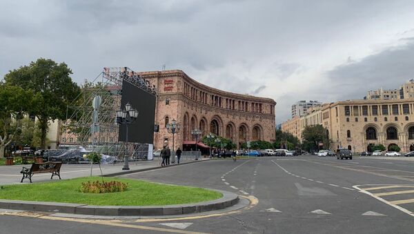 Экран на площади Республики (5 октября 2020). Еревaн - Sputnik Армения