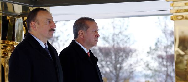 Президент Азербайджана Ильхам Алиев (слева) рядом с президентом Турции Реджепом Тайипом Эрдоганом во время официальной церемонии встречи в Президентском комплексе (15 марта 2016). Анкара Президент Азербайджана Ильхам Алиев (слева) рядом с президентом Турции Реджепом Тайипом Эрдоганом во время официальной церемонии встречи в Президентском комплексе (15 марта 2016). Анкара - Sputnik Արմենիա