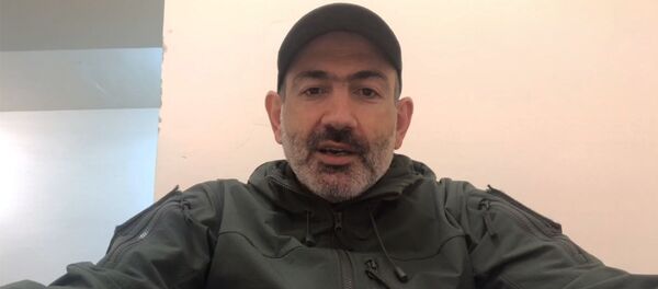 Премьер-министр Никол Пашинян во время обращения к нашим солдатам, демобилизованным в прошлом году (5 октября 2020). - Sputnik Արմենիա