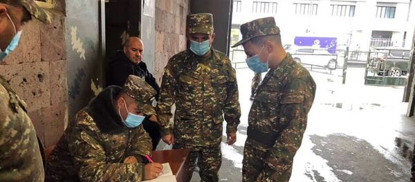 Ашот Пашинян записался добровольцем Ашот Пашинян записался добровольцем - Sputnik Արմենիա