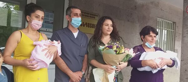 Հայրերն առաջնագծում են, մայրերը` հիվանդանոցում. Երևանում երկու արցախցի է ծնվել Հայրերն առաջնագծում են, մայրերը` հիվանդանոցում. Երևանում երկու արցախցի է ծնվել - Sputnik Արմենիա