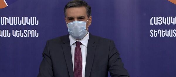 Пресс-конференция представителя Минобороны РА Арцруна Ованнисяна и Защитника прав человека РА Армана Татояна (5 октября 2020). Еревaн Пресс-конференция представителя Минобороны РА Арцруна Ованнисяна и Защитника прав человека РА Армана Татояна (5 октября 2020). Еревaн - Sputnik Армения