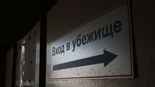 Табличка-указатель на входе в бомбоубежище - Sputnik Արմենիա