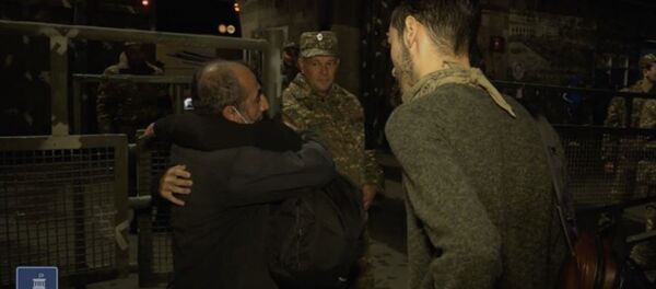 «Հաղթելու ենք, շատ գործեր ունենք, շուտ ավարտենք, հետ գանք». տղաներն արձանգանքել են մարտակոչին - Sputnik Արմենիա