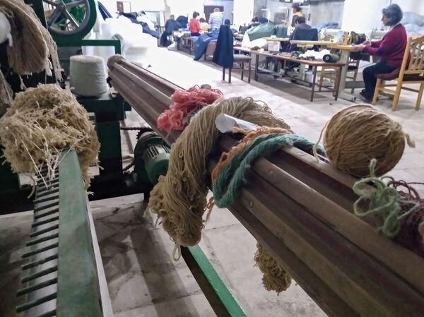 Надежный тыл: в Степанакерте добровольцы организовали швейный цех в подвале - Sputnik Армения