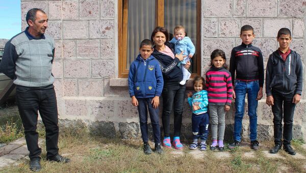 Многодетная семья Мкртчян в селе Азатан (6 октября 2020). Ширакская область - Sputnik Արմենիա
