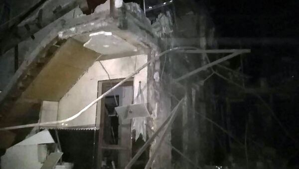 Обрушенное здание после ночных обстрелов (6 октября 2020). Степанакерт - Sputnik Армения