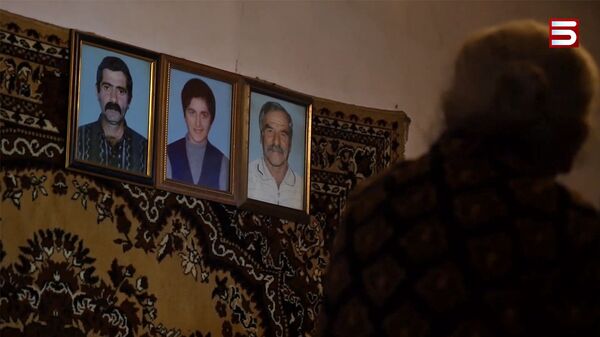 Матах иним, не могу: карабахская бабушка с винтовкой отказывается покидать свой дом - Sputnik Армения