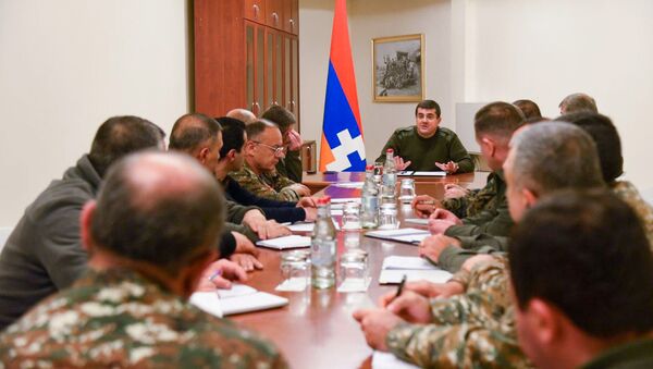 Расширенное совещание во главе с президентом Карабаха Араиком Арутюняном (7 октября 2020). Карабах - Sputnik Армения