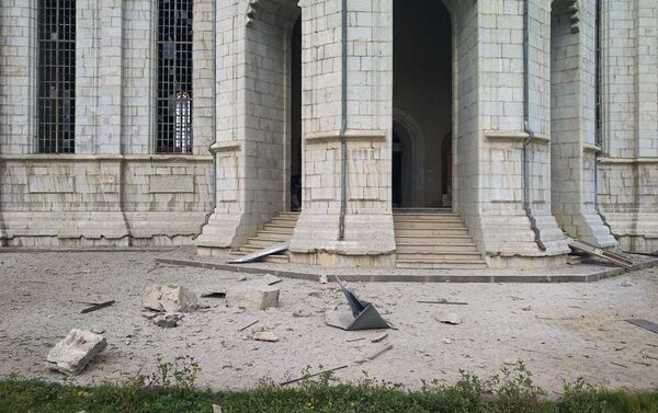 Попавший под обстрел Собор Сурб Казанчецоц в Шуши - Sputnik Армения