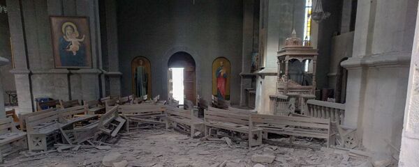 Попавший под обстрел Собор Сурб Казанчецоц в Шуши Попавший под обстрел Собор Сурб Казанчецоц в Шуши - Sputnik Армения