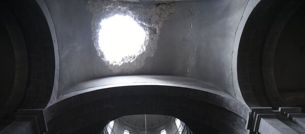 Попавший под обстрел Собор Сурб Казанчецоц в Шуши - Sputnik Армения