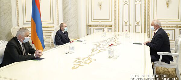 Премьер-министр Никол Пашинян принял Председателя Коллегии ЕЭК Михаила Мясниковича (8 октября 2020). Еревaн - Sputnik Արմենիա