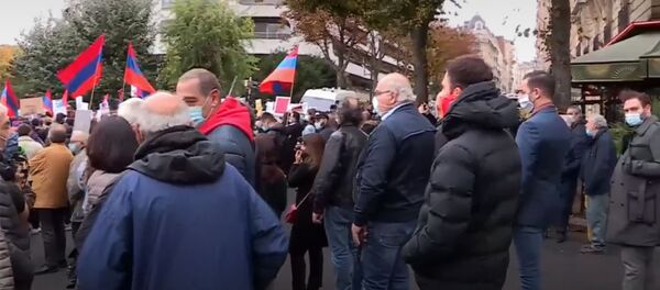 Армянская диаспора протестует у посольства Турции в Париже в связи с конфликтом в НКР Армянская диаспора протестует у посольства Турции в Париже в связи с конфликтом в НКР - Sputnik Արմենիա
