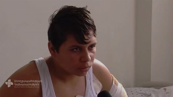 БПЛА врезался в машину: как подросток из Карабаха спас себя и брата - Sputnik Армения