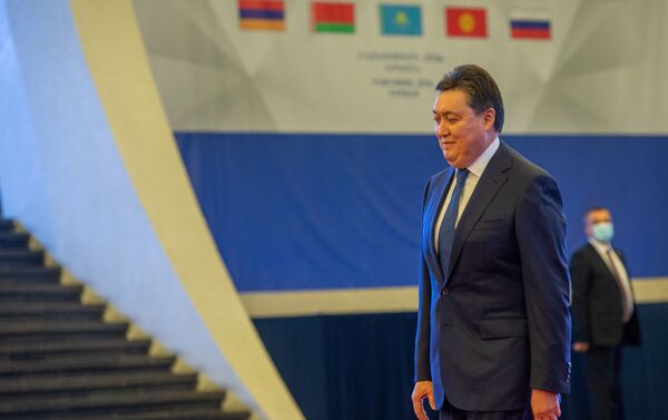 Премьер-министр Казахстана Аскар Мамин перед началом заседания Евразийского межправительственного совета (9 октября 2020). Еревaн - Sputnik Армения