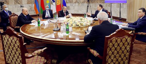 Председатель правительства РФ Михаил Мишустин, премьер-министр Армении Никол Пашинян, премьер-министр Белоруссии Роман Головченко и премьер-министр Казахстана Аскар Мамин (слева направо) принимают участие в заседании Евразийского Межправительственного совета в узком составе (9 октября 2020). Еревaн Председатель правительства РФ Михаил Мишустин, премьер-министр Армении Никол Пашинян, премьер-министр Белоруссии Роман Головченко и премьер-министр Казахстана Аскар Мамин (слева направо) принимают участие в заседании Евразийского Межправительственного совета в узком составе (9 октября 2020). Еревaн - Sputnik Արմենիա