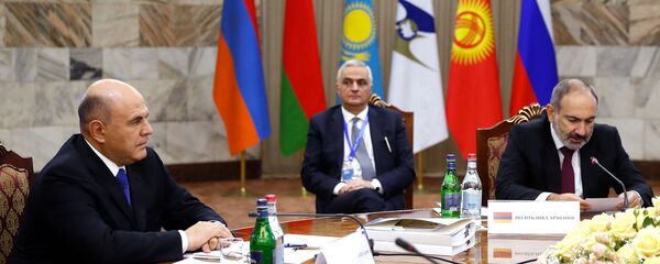 Председатель правительства РФ Михаил Мишустин, премьер-министр Армении Никол Пашинян принимают участие в заседании Евразийского Межправительственного совета в узком составе (9 октября 2020). Еревaн - Sputnik Армения