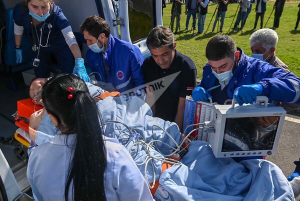 Раненный в Шуши Юрий Котенок рассказал, в чем специфика войны в Карабахе - Sputnik Армения