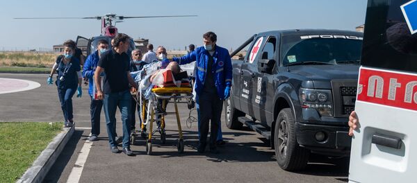 Военный обозреватель Юрий Котенок доставлен в медцентр Эребуни (9 октября 2020). Еревaн Военный обозреватель Юрий Котенок доставлен в медцентр Эребуни (9 октября 2020). Еревaн - Sputnik Армения