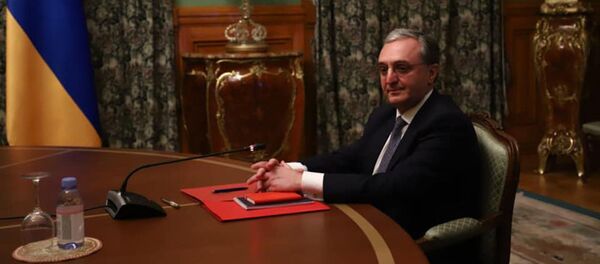 Зограб Мнацаканян во время переговоров глав МИД РФ, Армении и Азербайджана по Нагорному Карабаху (9 октября 2020). Москва - Sputnik Արմենիա