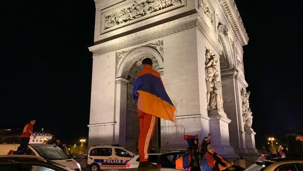 Протест армянской диаспоры в Париже (9 октября 2020). Франция - Sputnik Արմենիա