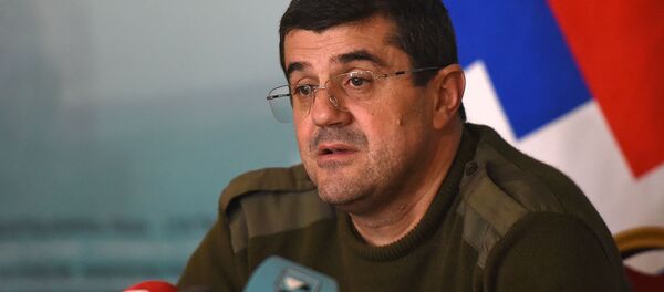 Президент Карабаха Араик Арутюнян во время брифинга в Едином информационном центре (11 октября 2020). Степанакерт - Sputnik Արմենիա