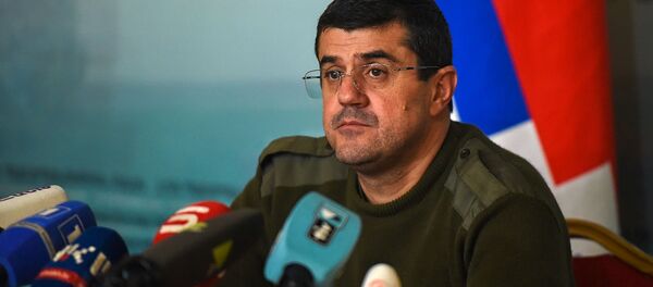 Президент Карабаха Араик Арутюнян во время брифинга в Едином информационном центре (11 октября 2020). Степанакерт - Sputnik Արմենիա