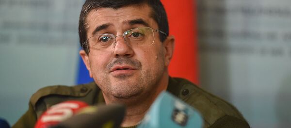 Президент Карабаха Араик Арутюнян во время брифинга в Едином информационном центре (11 октября 2020). Степанакерт - Sputnik Արմենիա