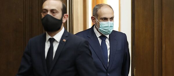 Премьер-министр Никол Пашинян встретился с членами Парламента (11 октября 2020). Еревaн Премьер-министр Никол Пашинян встретился с членами Парламента (11 октября 2020). Еревaн - Sputnik Армения