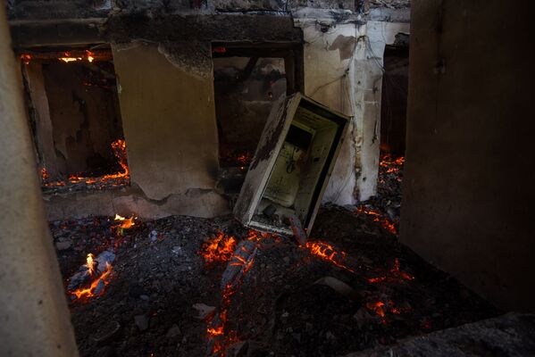 Ռմբակոծության արդյունքում այրվող տուն Մարտակերտում - Sputnik Արմենիա